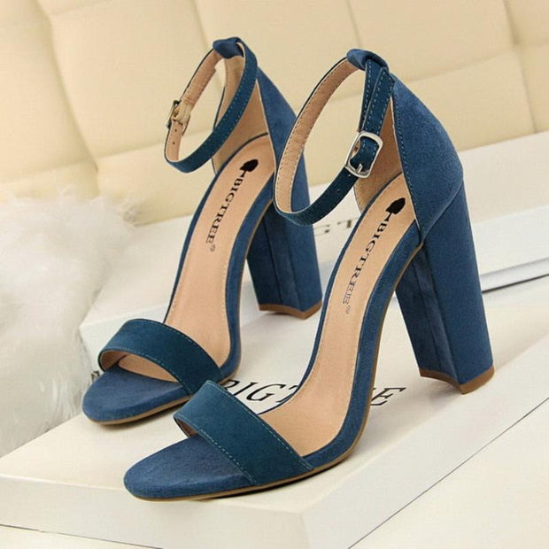 WW | Buckle Block High Heels Pumps