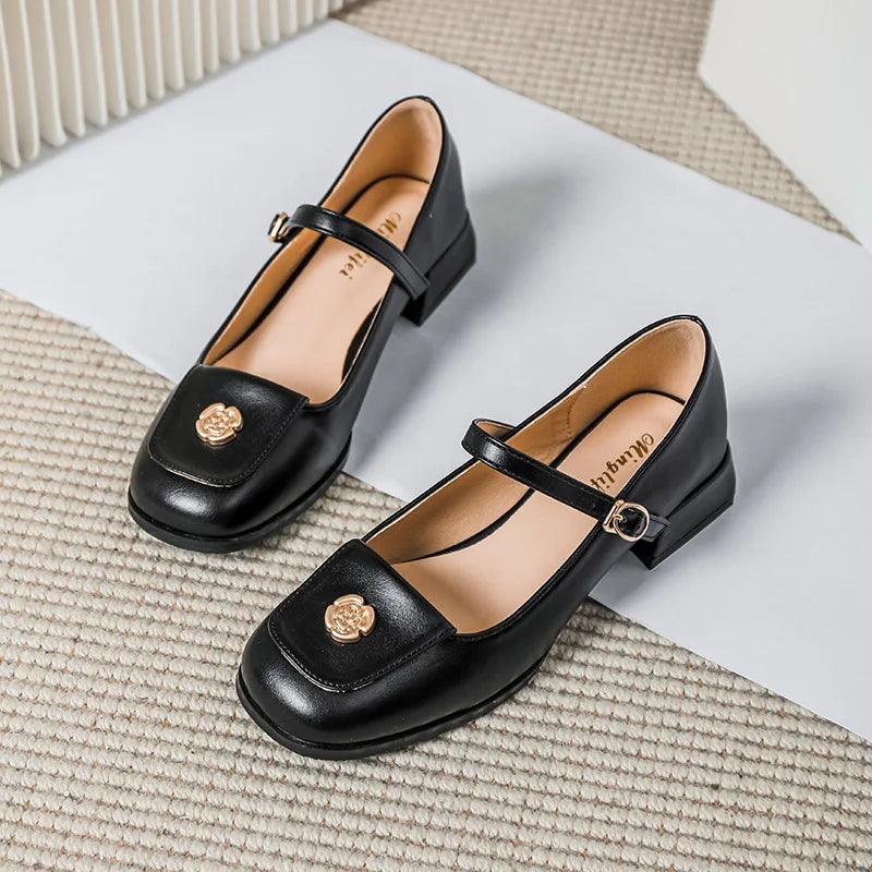 WW | Mary-Jane-Flats mit Eckiger Spitze und Blumendetail