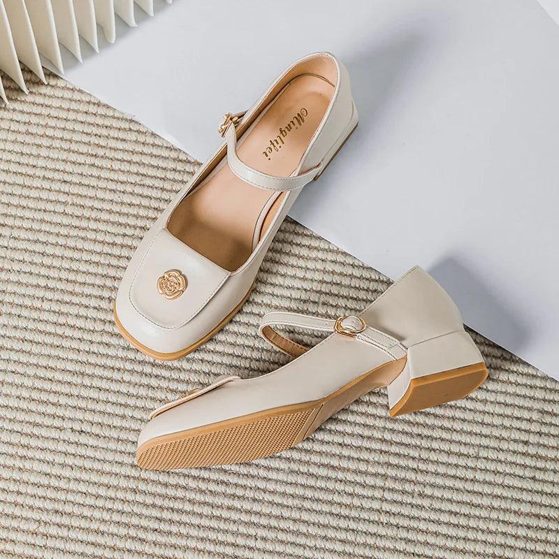 WW | Mary-Jane-Flats mit Eckiger Spitze und Blumendetail