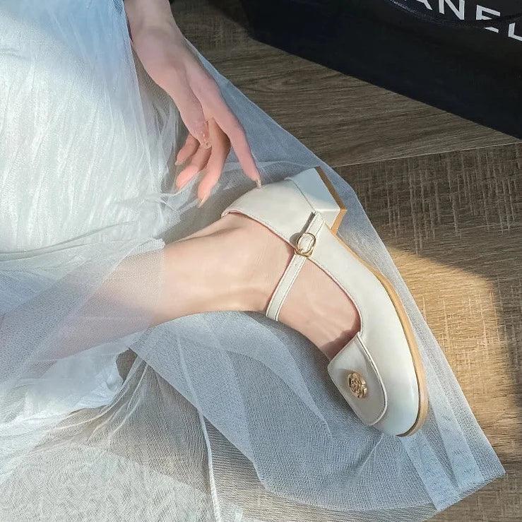 WW | Mary-Jane-Flats mit Eckiger Spitze und Blumendetail