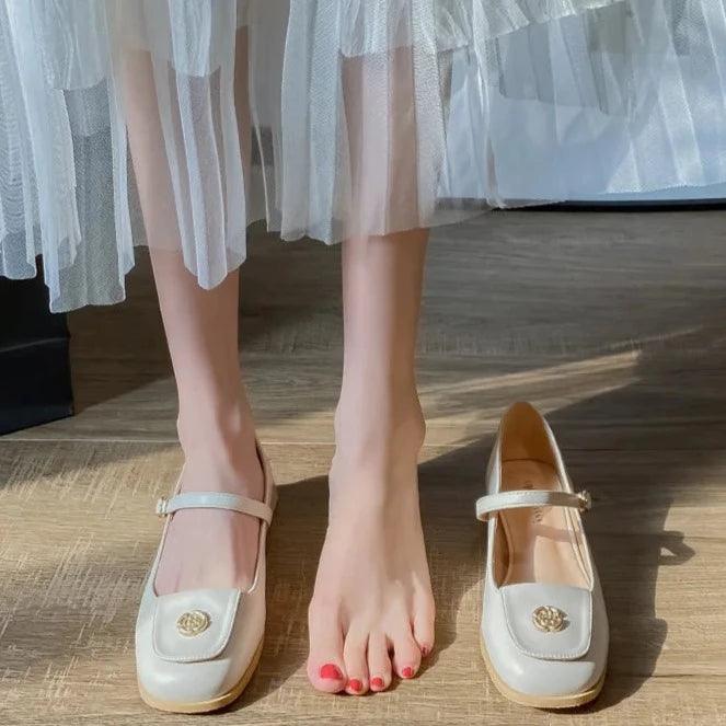 WW | Mary-Jane-Flats mit Eckiger Spitze und Blumendetail
