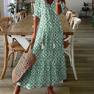 WW - Maxikleid im Boho-Ikat-Print mit Quastenbändern | Lässiges Maxikleid im Bohemian-Stil mit V-Ausschnitt