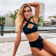 WW | Hochgeschnittenes Push-Up Bikini-Oberteil mit Kreuzverschluss