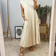 Ärmelloses plissiertes Kleid
