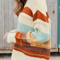 Gestreifte gestrickte Pullover mit Rundhalsausschnitt