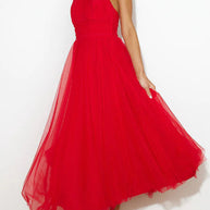 Feminines Sommerkleid mit fließendem Rock & eleganter Silhouette