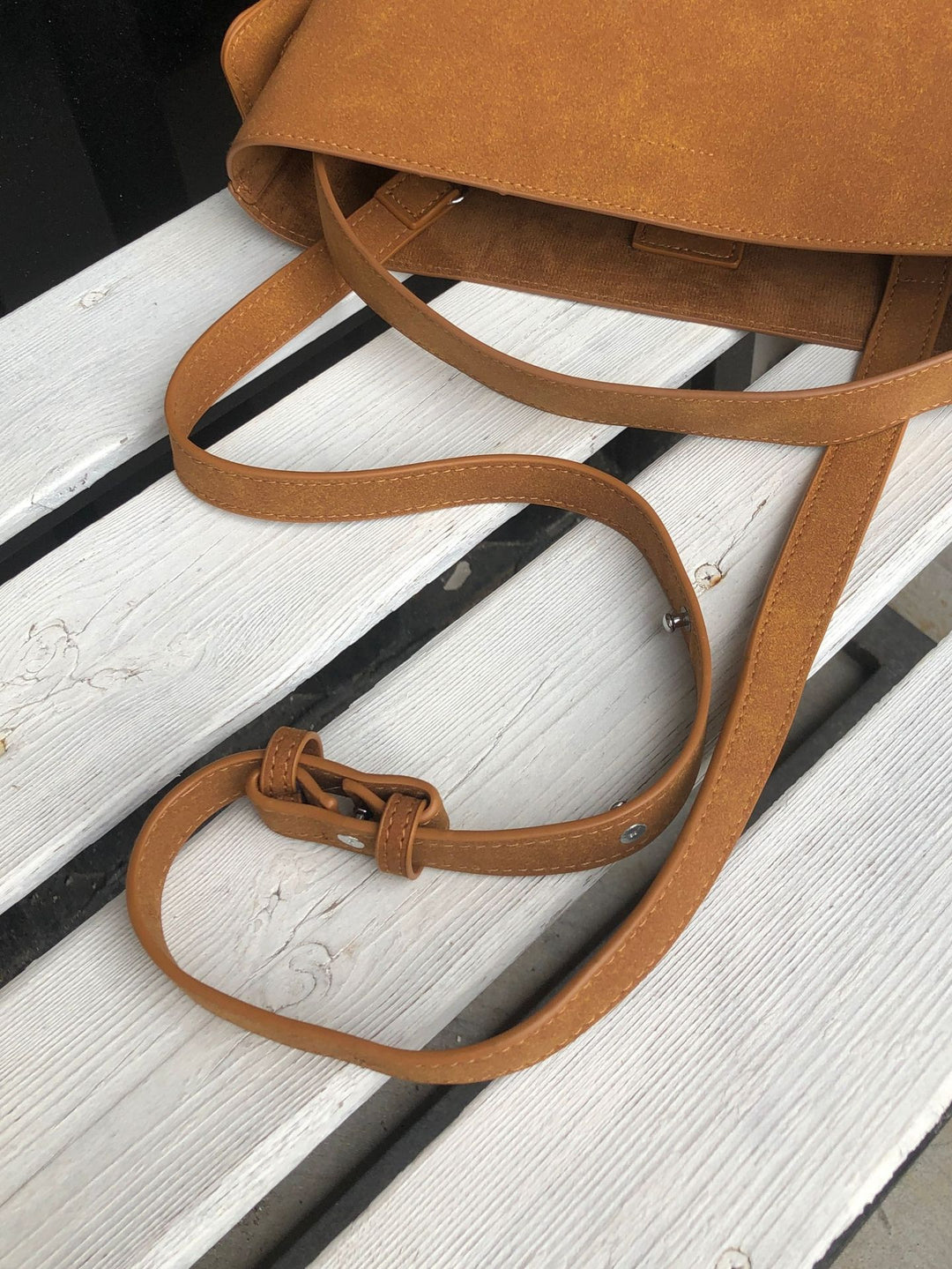 Damen Einkaufstasche aus Wildleder mit Gürtelverschluss