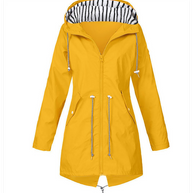 Wasserdichte Jacke mit Kapuze