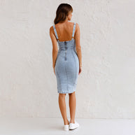 WW Träger-Jeanskleid mit U-Ausschnitt - Sommerliches, lässiges, eng anliegendes Slim-Fit-Kleid mit Schlitzdesign