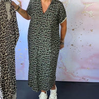 WW | Kurzärmliges Kleid mit Leopardenmuster und V-Ausschnitt