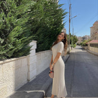WW-Strickkleid mit schmaler Taille und Streifenmuster