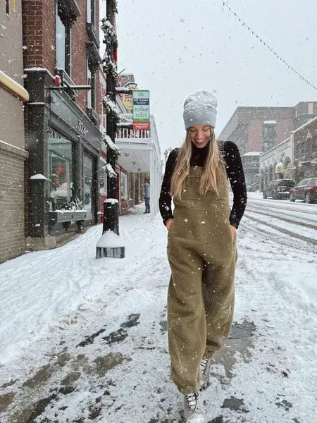 Damen Latzhose aus warmem Polarfleece mit verstellbaren Trägern