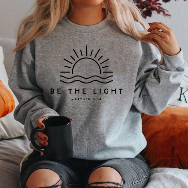W&W Mode | Be The Light Sweater - inspirierender Damensweater mit entspanntem Schnitt