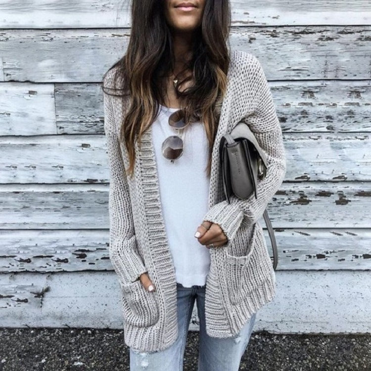 Damen Strickjacke mit tiefem V-Ausschnitt und praktischen Taschen WW