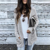 Damen Strickjacke mit tiefem V-Ausschnitt und praktischen Taschen WW