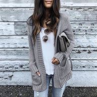 Damen Strickjacke mit tiefem V-Ausschnitt und praktischen Taschen WW