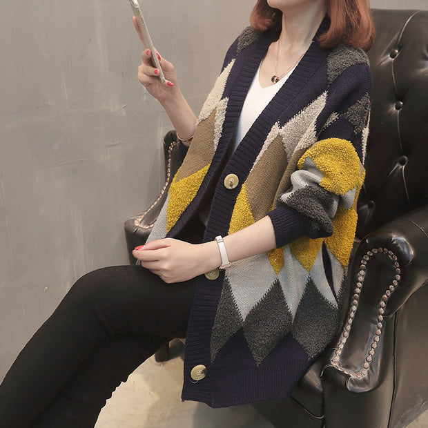 Damen Strickjacke mit geometrischem Muster und großen Knöpfen WW