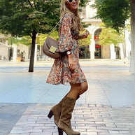 V-Ausschnitt Kleid mit Vintage-Print