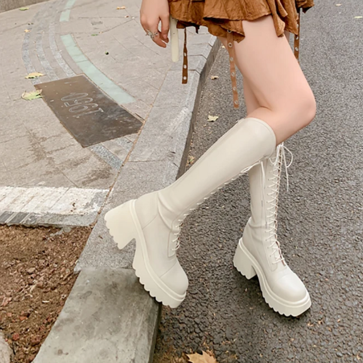 Damen hohe Stiefel mit Schnürung und robustem Absatz