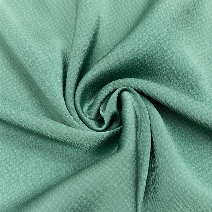 Asymmetrisches, figurbetontes Maxikleid mit hohem Schlitz | Grün