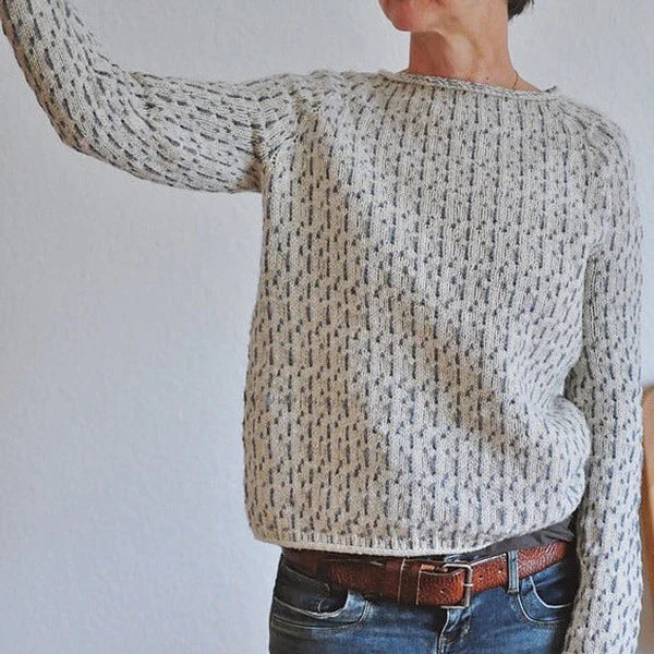 Eleganter grauer Pullover mit Bootsausschnitt