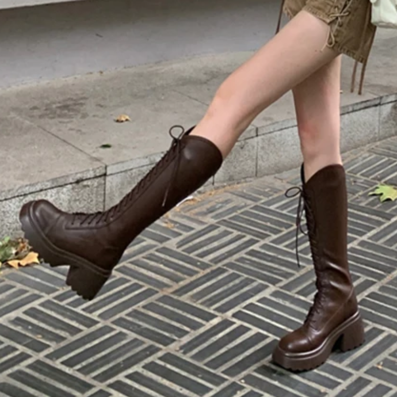 Damen hohe Stiefel mit Schnürung und robustem Absatz