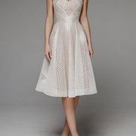 besticktes ärmelloses Kleid
