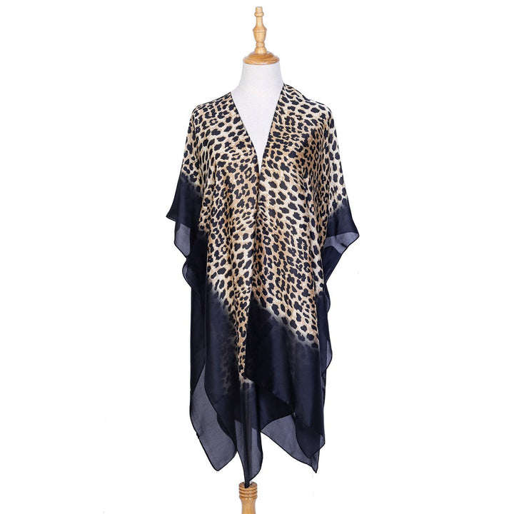 Damen Strandüberwurf mit stilvollem Leopardenmuster und leichtem, atmungsaktivem Stoff W&W Mode
