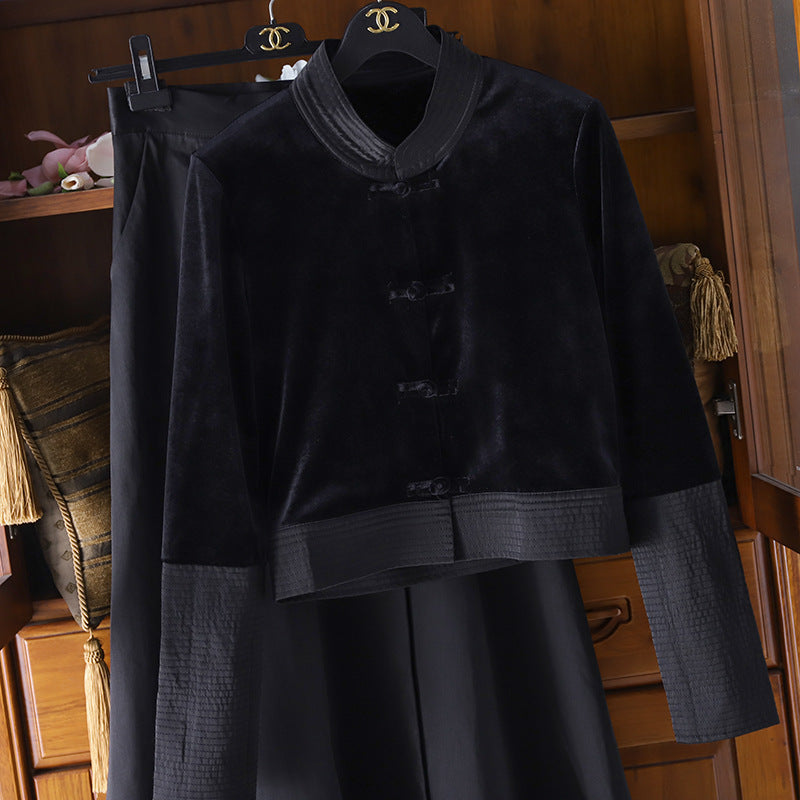 Damen samtiger Kurzblazer mit hochgeschlossenem Kragen und eleganten Knopfdetails WW