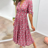Kleid mit tiefem V-Ausschnitt und Polka Dots