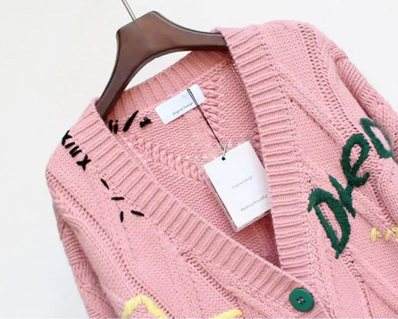 W&W Mode | Gestrickte V-Ausschnitt Damenjacke mit Stickerei