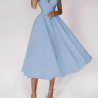 WW Grace | Das elegante Trägerkleid mit V-Ausschnitt