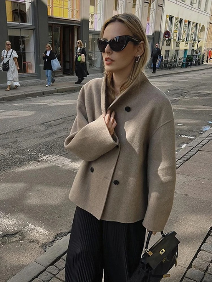 W&W Mode | Asymmetrischer Trenchcoat Damen mit Breitem Revers und Doppeltverschluss