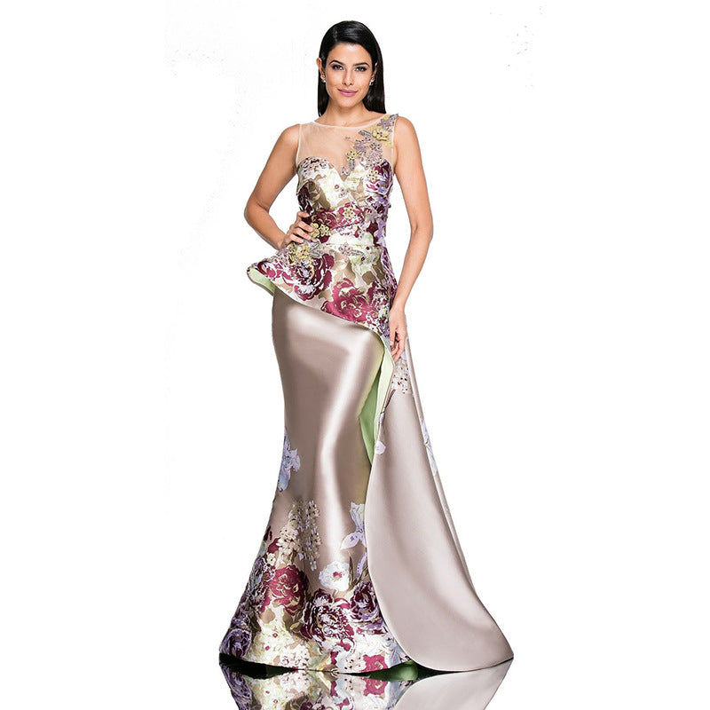 Damen Elegantes Maxikleid mit floralen Applikationen und asymmetrischem Saum W&W Mode