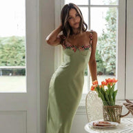WW | Besticktes Satin-Maxikleid mit Blumen für Damen