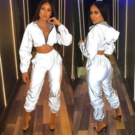 Damen Sportanzug mit modernem Hochglanz-Design und elastischem Bund WW