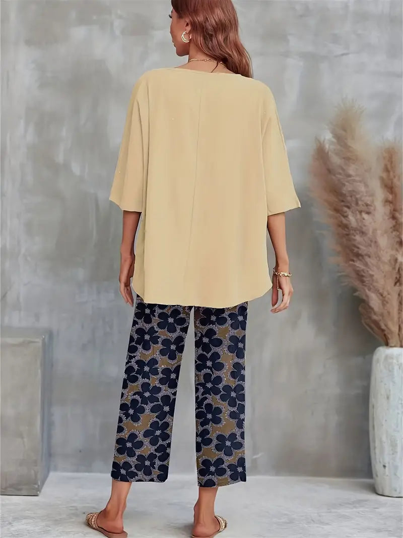 WW | Solid T-Shirt mit Breiten Beinen und Rundem Halsauschnitt mit Blumenmotiv