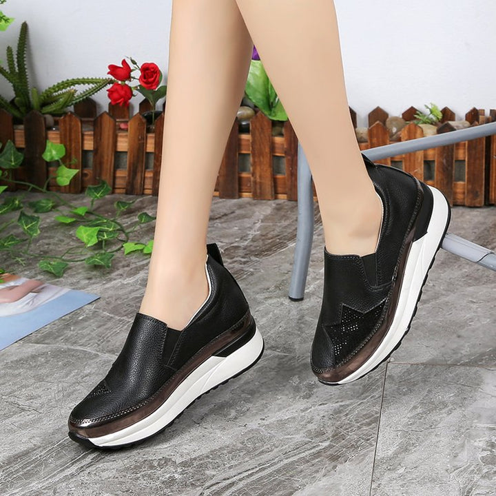 Damen Slip-On Sneakers mit glitzerndem Obermaterial und komfortabler Sohle W&W Mode