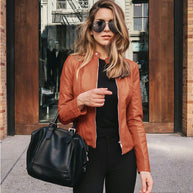 Carmen™ - Schmal geschnittene Jacke aus Lederimitat