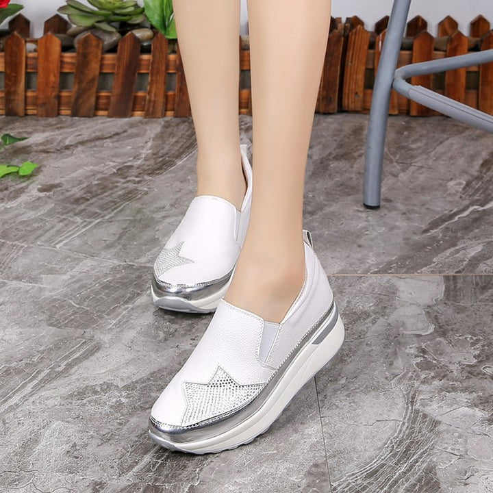 Damen Slip-On Sneakers mit glitzerndem Obermaterial und komfortabler Sohle W&W Mode