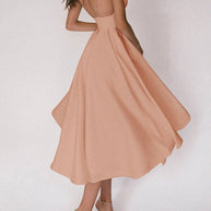 WW Grace | Das elegante Trägerkleid mit V-Ausschnitt
