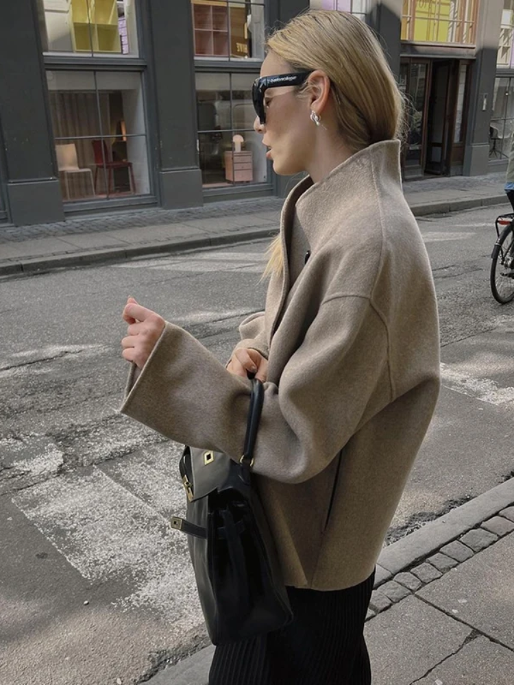 W&W Mode | Asymmetrischer Trenchcoat Damen mit Breitem Revers und Doppeltverschluss