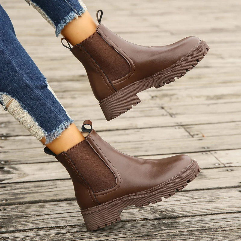 W&W Mode | Damen Chelsea Boots aus Leder mit Zugschlaufen