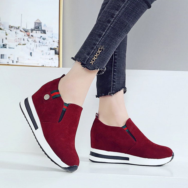 Damen Wedge-Sneaker mit modernem Slip-On-Design und bequemer Sohle W&W Mode