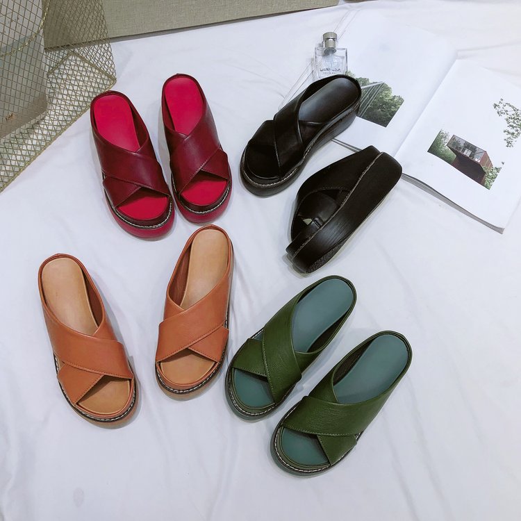 Damen Komfortable Plateau-Pantoletten mit elegantem Überkreuz-Design W&W