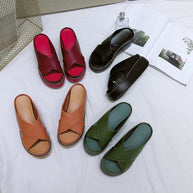 Damen Komfortable Plateau-Pantoletten mit elegantem Überkreuz-Design W&W