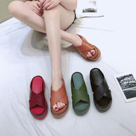 Damen Komfortable Plateau-Pantoletten mit elegantem Überkreuz-Design W&W