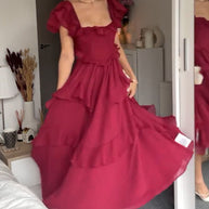 Rückenfreies Kleid mit quadratischem Ausschnitt