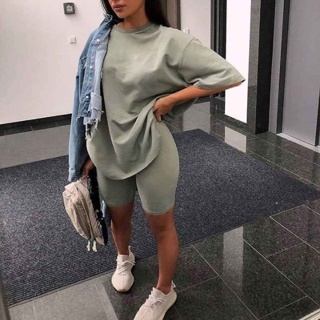 Damen sportliches Zweiteiliges Set mit T-Shirt und Shorts WW