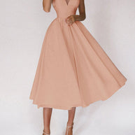 WW Grace | Das elegante Trägerkleid mit V-Ausschnitt
